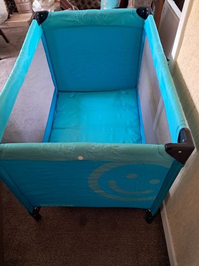 Travel cot