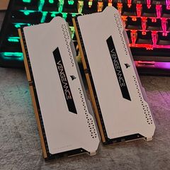 Corsair Vengeance RGB 32GB 3200MHz DDR 4 White