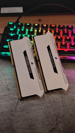 Corsair Vengeance RGB 32GB 3200MHz DDR 4 White