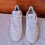 Veja v10 cwl Oxford grey Size 6 eu 39 white leather in excellent condition Image 3