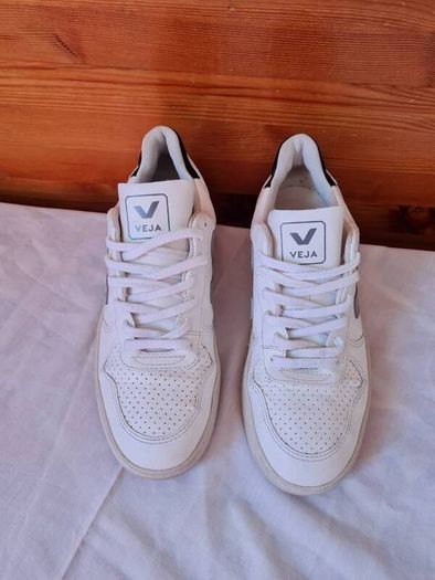 Veja v10 cwl Oxford grey Size 6 eu 39 white leather in excellent condition