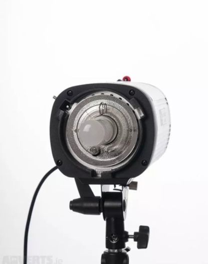 FST Kon Way Professional Studio Flash Kit 600W.