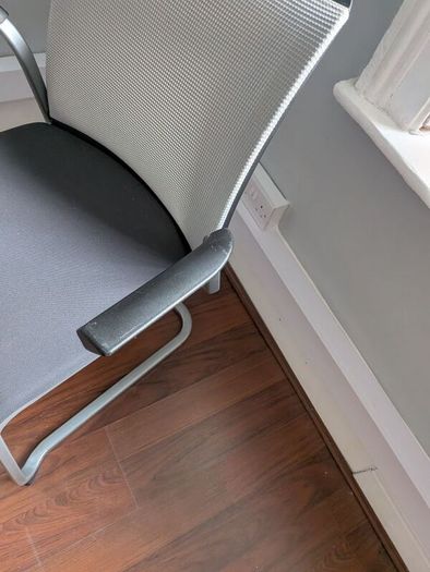 Office chair with armrests