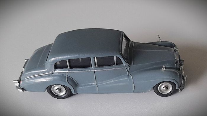 Diecast Vintage Dinky Toys Rolls-Royce Silver Wraith - Good Repaint by Seller/No Box