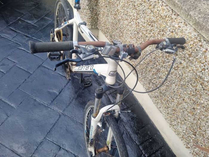 bike carrera  needs fixing
