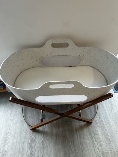 Moses basket and stand