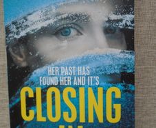 Closing In, E.D. Thompson, Paperback book, Fiction, Book