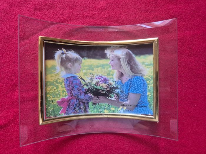 Curved Glass Photo Frame