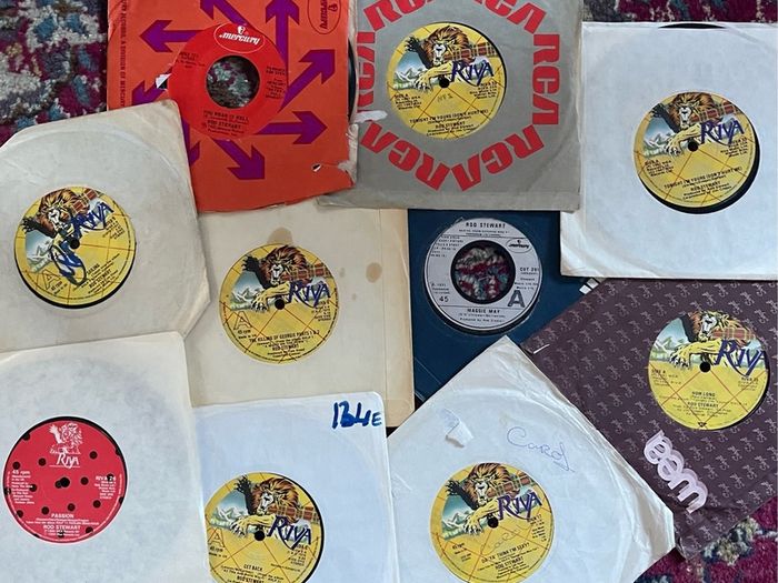 2. Rod Stewart vinyl record singles 3 euros each
