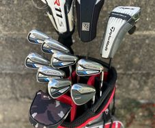 Full set of golf Taylormade clubs