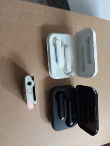 Few smal electronic gadgets, working great, MP3 player and 2 wireless earphones with chargers