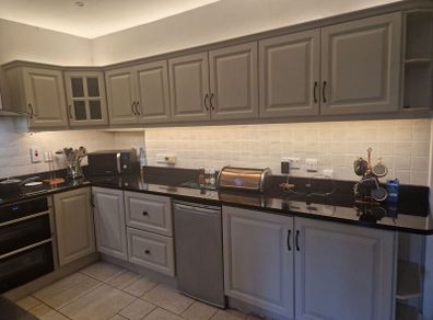 Kitchen press doors