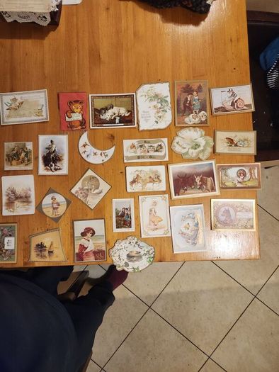 Beautiful Set Of 25 Reproduction  Vicorian Greeting Cards Of The Period 1860-1890 In Presentation Box. In Very Good Condition.