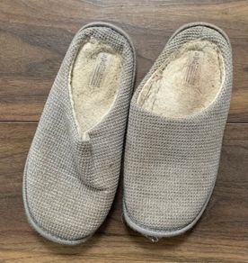 Mens Grey Slippers /. Shoes: Size 9 - 1 Free with any purchase