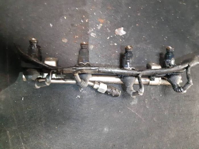 Audi A4 B6 B7 2000-2008 1.8 T Turbo Petrol Engine Fuel Rail With Injectors