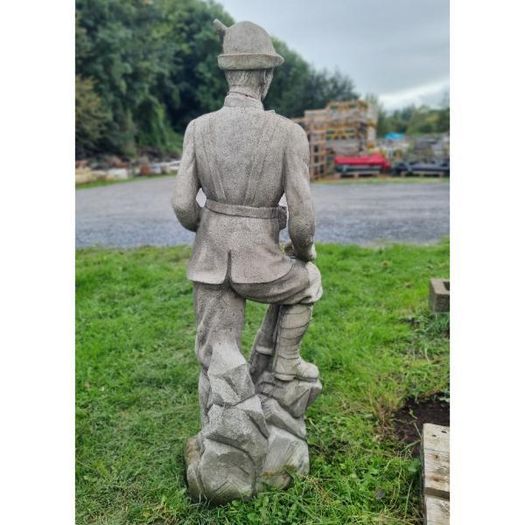 Hunter Statue GL LS064