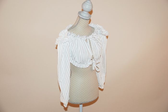 Tie Front Puff Sleeve Cop Top