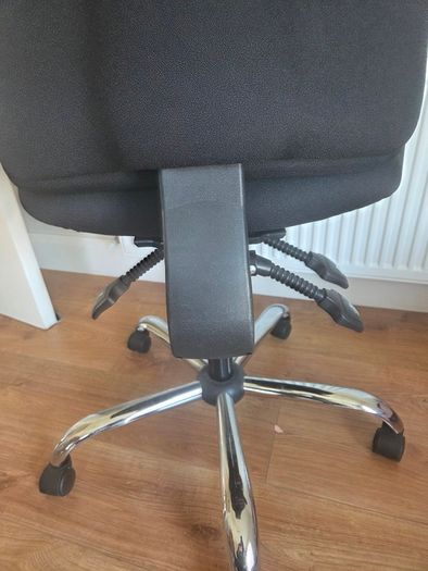 Office chair, barely used, great condition