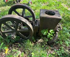 Vintage stationary engine with WICO ignition