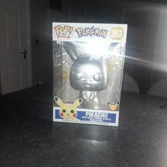 Jumbo Pikachu silver limited 2025 Funko pop