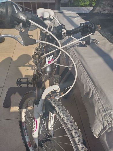 Girls bike