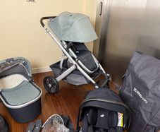 Uppababy Vista V2 car seat with isofix 360