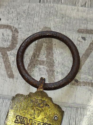 Salter Pocket Balance Hanging Scale. Brass Face and has a maximum capacity of 50 pounds.These scales were manufactured in England, frequently used for fishing or measuring household goods Postage Available or Collection
