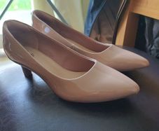 New women's shoes.