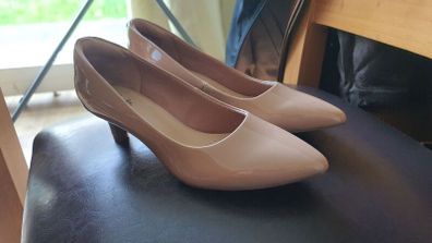 New women's shoes.