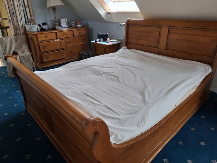 sleigh bed