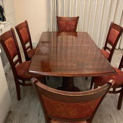 Mahogany style extending table plus 6 chairs.