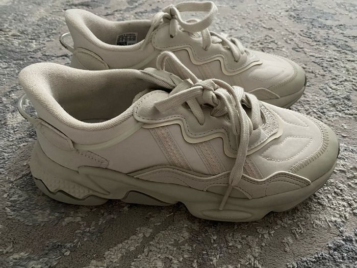 BNWT Adidas Ozweego Trainers size 6