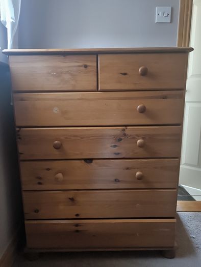 chest of drawers in Mallow