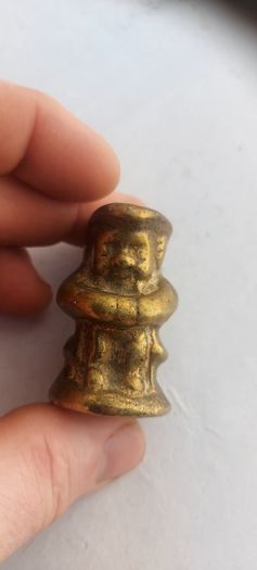 vintage minauture brass Toby jug ornament,,collectors item,,sold as is ,see pictures for condition,,price includes post to anywhere in Ireland thank you.
