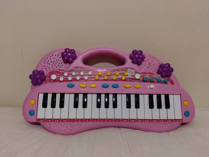 Pink electronic Keyboard
