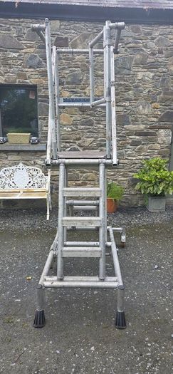 Tower scaffolding