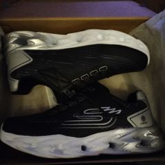 sketchers boy
