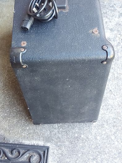 Large Marshall AMP, MG Series, 100 DFX, Output 100 watts RMS into 4 Ohms, very good condition, see pictures