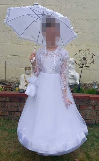 Communion Dress as good as new 120 euro.