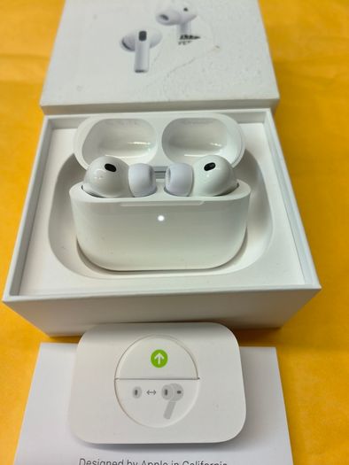 Official Apple AirPod Pro 3 (3rd Generation) + Active noise cancellation, Excellent Very little use