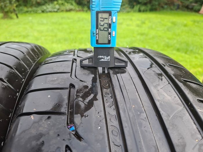 2x 235/55/19 Dunlop