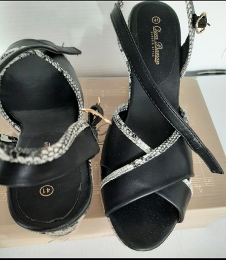 new sandles in box