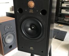 Stunning Monitor Audio MA201 vintage Hifi speakers, gold tweeters,
