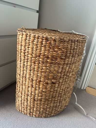 laundry basket (corner)