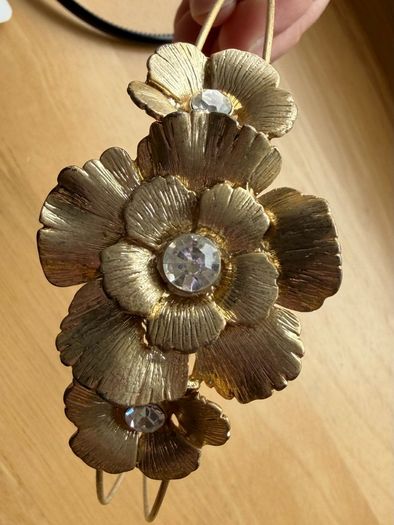 Hairbands and hair clips