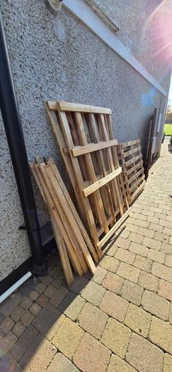Timber pallets and loose timber