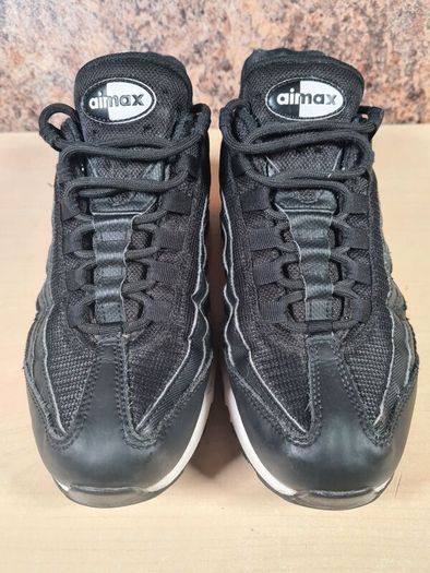 Womens NIKE AIR MAX 95 ESSENTIAL trainers runners black white Size UK 6 EU 40
