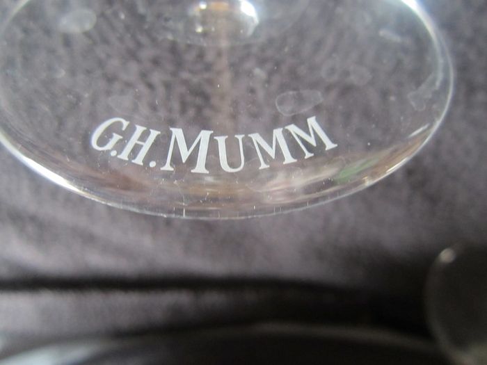 set of 2 champagne flutes G H MUMM