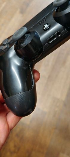 PS4 controller
