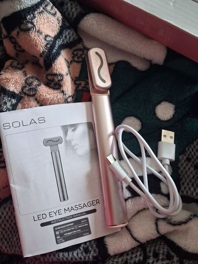 LED eye massager
